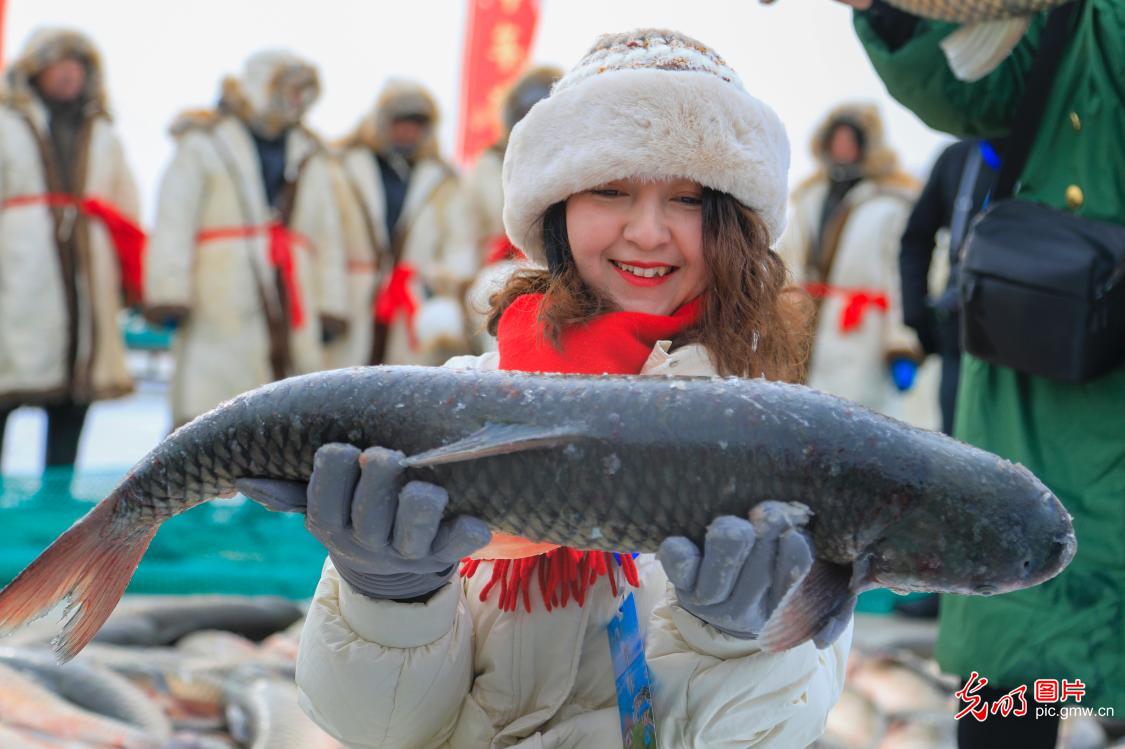 Winter fishing on Bosten Lake in NW China's Xinjiang