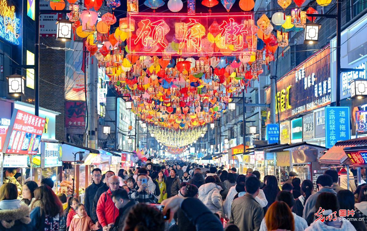 Nighttime economy brings winter vitality to Anshun's historic districts Nighttime economy brings winter vitality to Anshun's historic districts