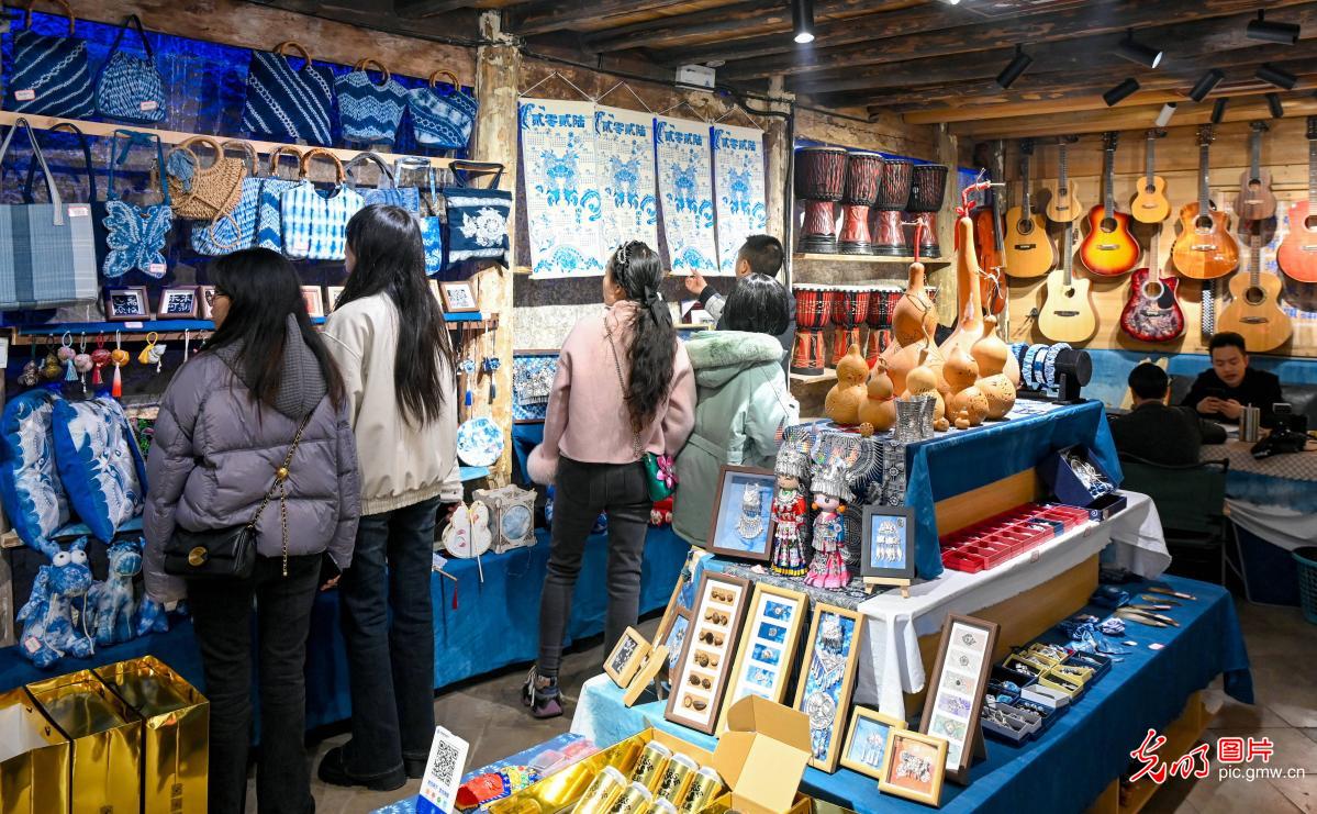 Nighttime economy brings winter vitality to Anshun's historic districts Nighttime economy brings winter vitality to Anshun's historic districts