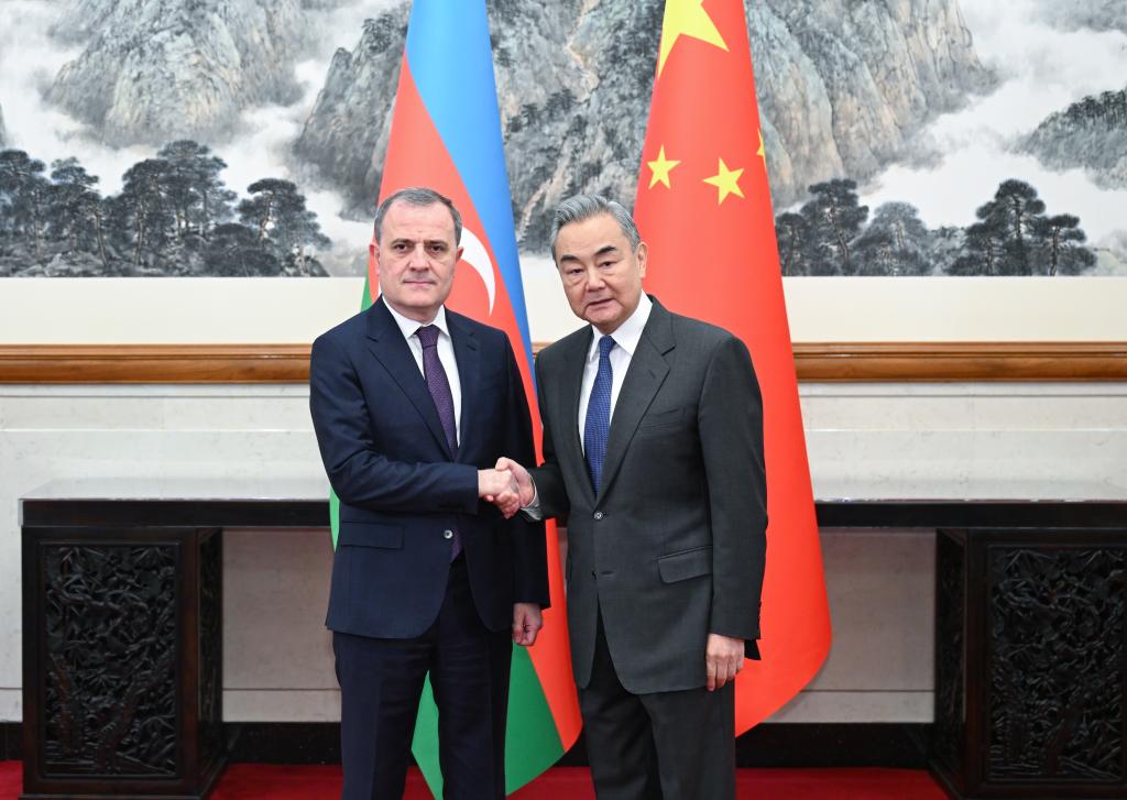 Chinese FM holds talks with Azerbaijani counterpart