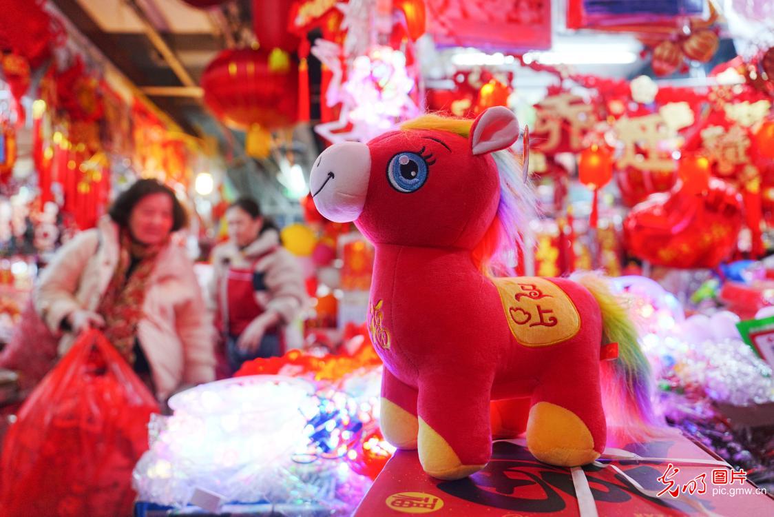 Festive markets bustle ahead of Spring Festival in Chongqing Festive markets bustle ahead of Spring Festival in Chongqing