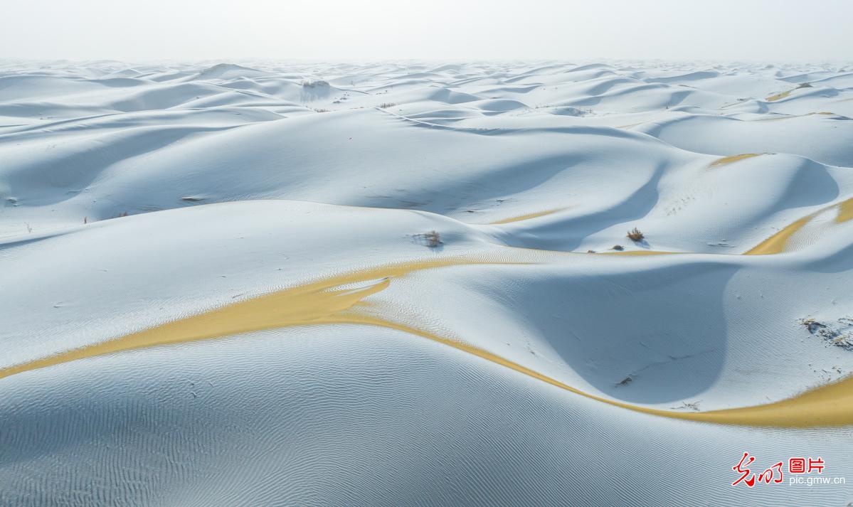 Snow blankets Taklimakan Desert in NW China's Xinjiang Snow blankets Taklimakan Desert in NW China's Xinjiang