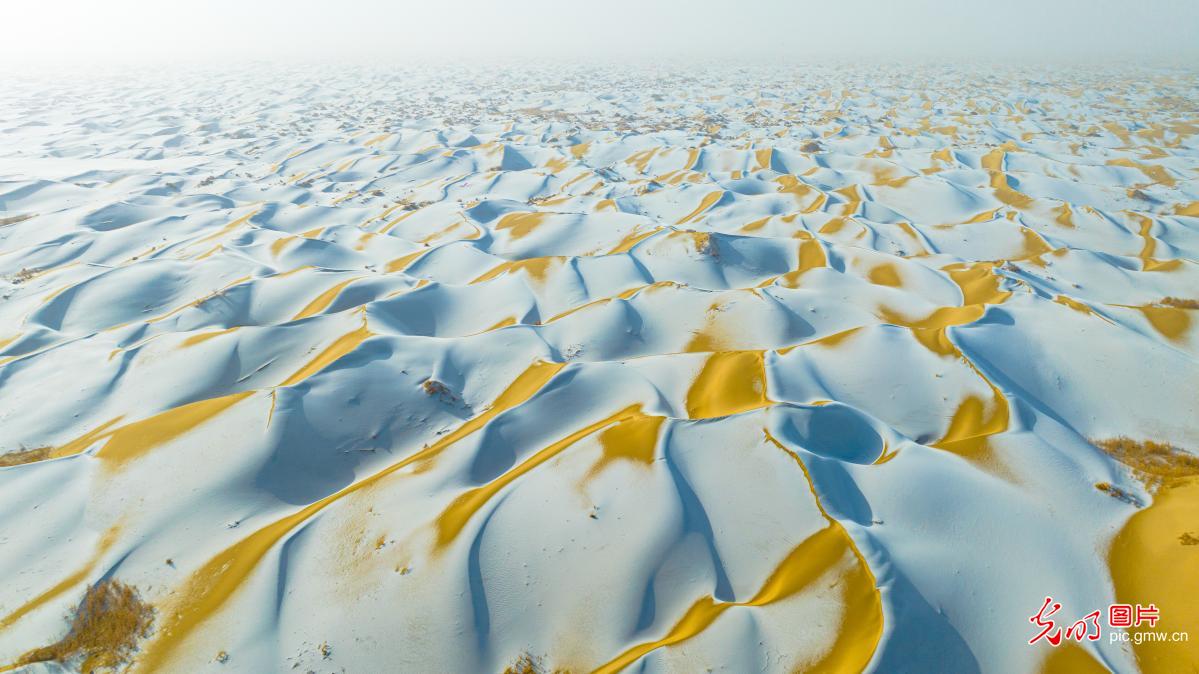 Snow blankets Taklimakan Desert in NW China's Xinjiang Snow blankets Taklimakan Desert in NW China's Xinjiang