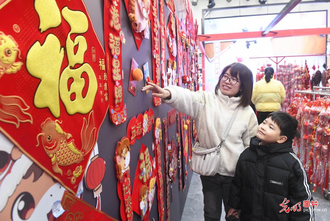 Festive shopping buzz builds nationwide as Spring Festival approaches