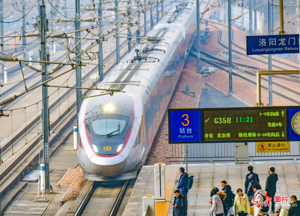 High-speed rail links Yan'an to Beijing for the first time