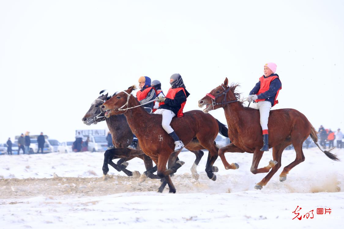 Horse racing excitement thrills spectators in Altay