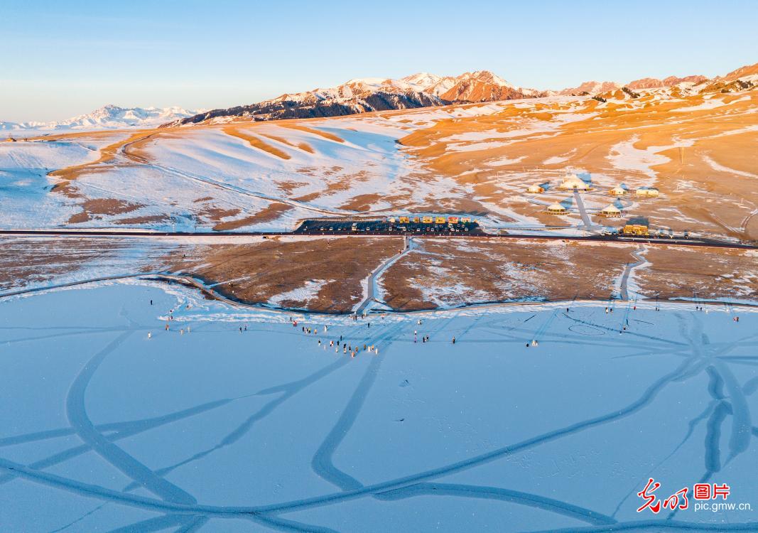 Snowy scenery highlights winter charm of Sayram Lake in NW China's Xinjiang