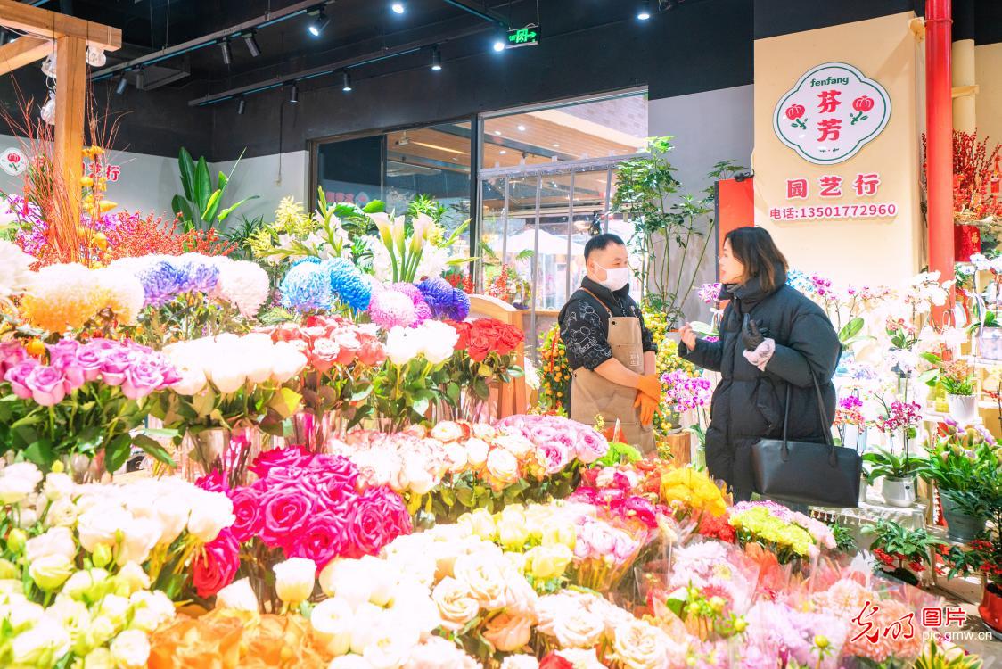 Spring Festival flower markets flourish across China