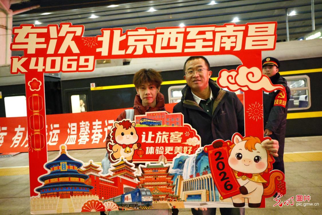 Spring travel rush unfolds as journeys home begin across China