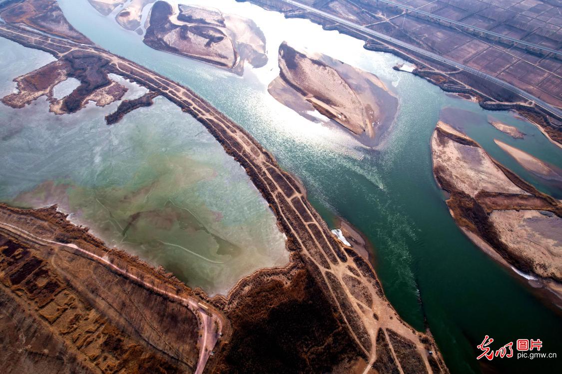 Early spring along Yellow River in NW China's Ningxia