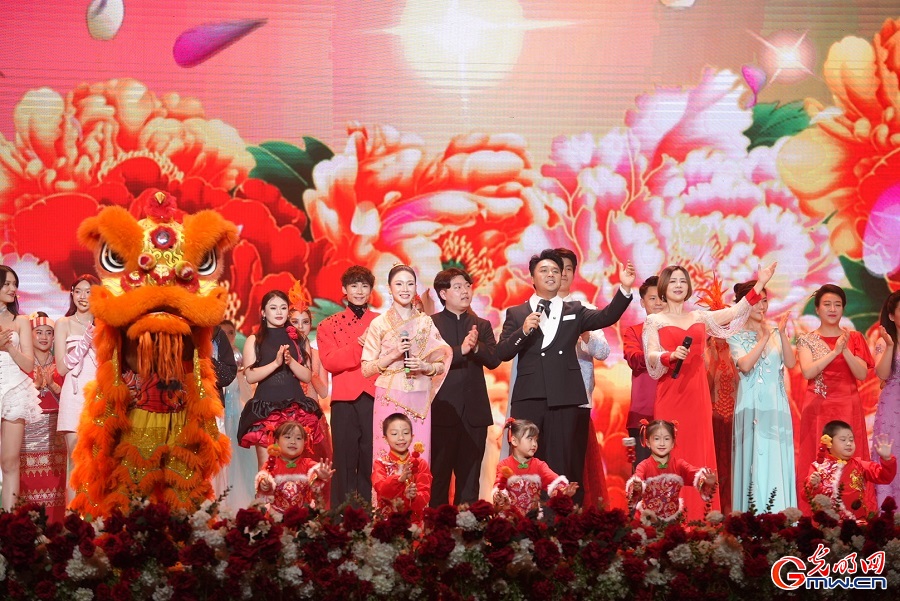 Spring Festival cultural gala&nbsp;marks China-Laos Friendship Year in Vientiane