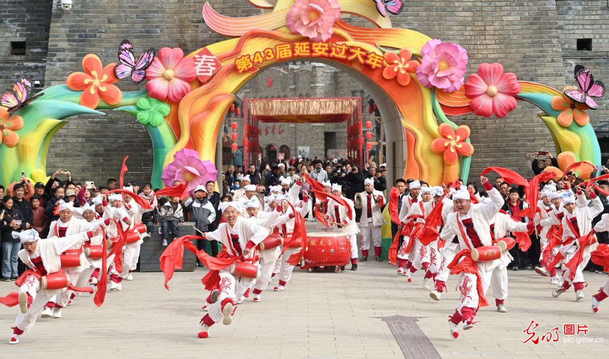 Ansai waist drum performance draws tourists in NW China