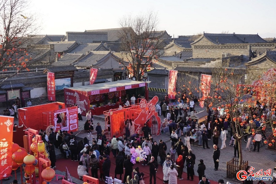 Spring Festival market held in ancient city of Pingyao