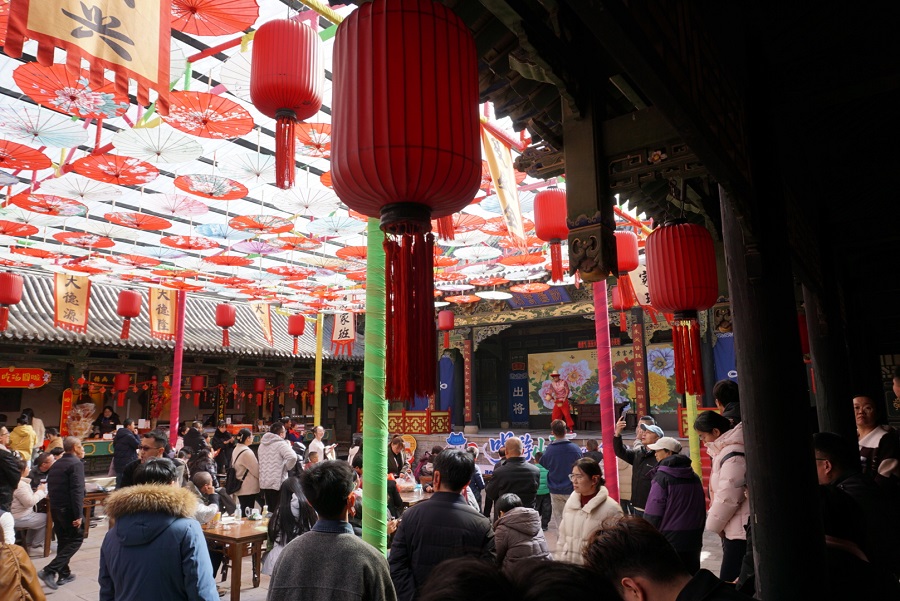 People enjoying Spring Festival celebrations at Qiao Family Compound in N China's Shanxi