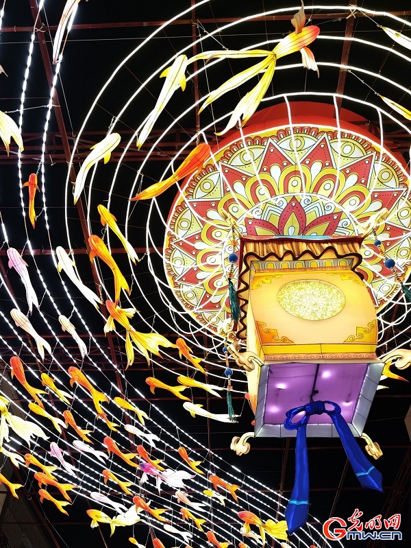 Lantern fair held in Beijing's Qianmen area