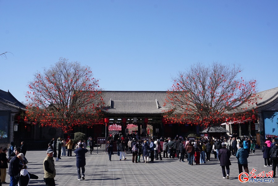 People enjoying Spring Festival celebrations at Qiao Family Compound in N China's Shanxi