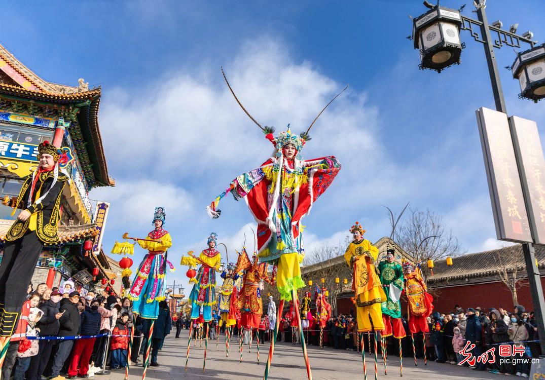 Spring Festival temple fair opens in N China's Inner Mongolia