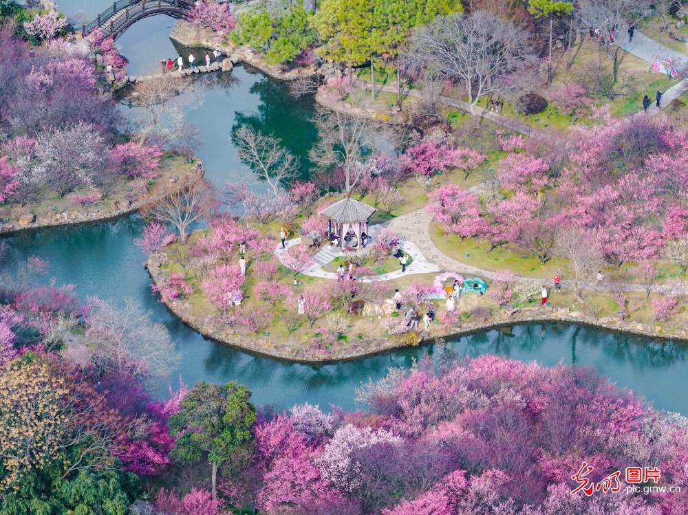 Scenery of Slender West Lake in E China's Yangzhou
