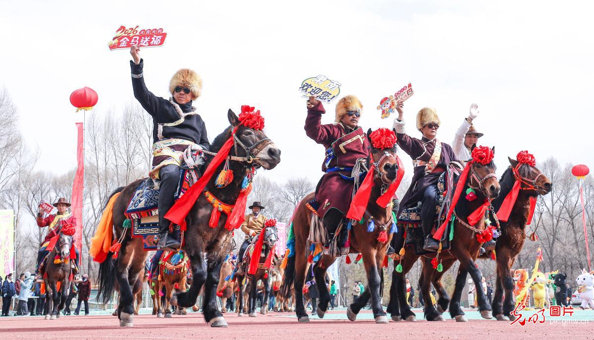 Ethnic performances staged to welcome Lantern Festival