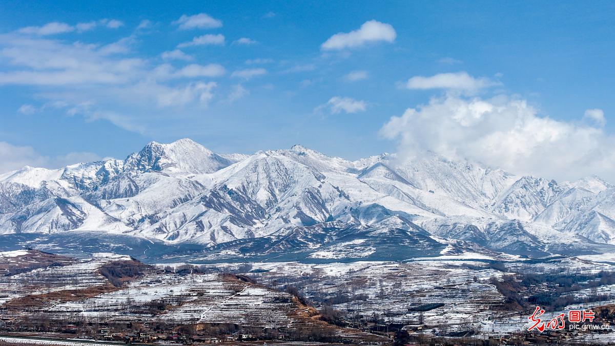 Magnificent snowfall scenery at NW China's Longwang Mountain