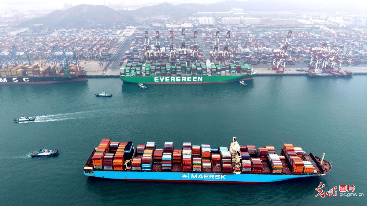 Busy foreign trade container operations at Qingdao Port in E China's Shandong