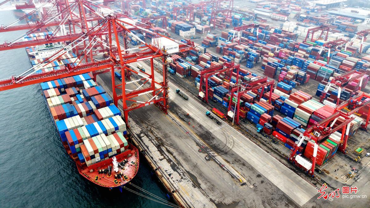 Busy foreign trade container operations at Qingdao Port in E China's Shandong