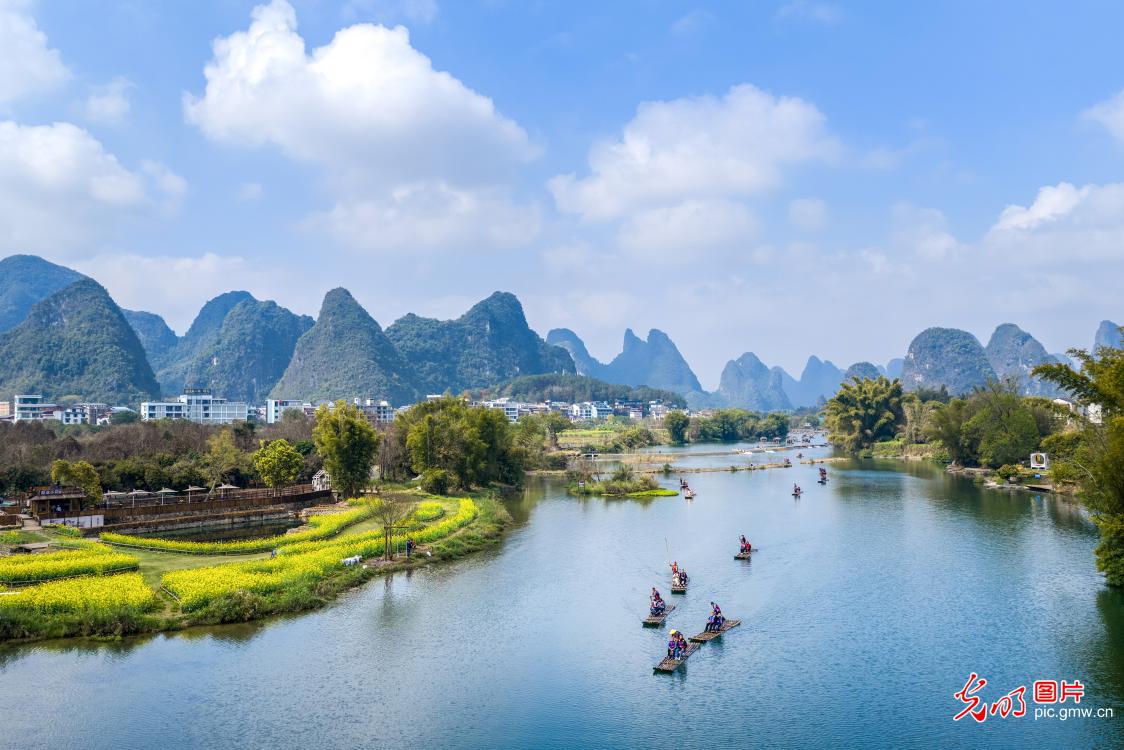 Tourists enjoy spring scenery along the Yulong River in Yangshuo