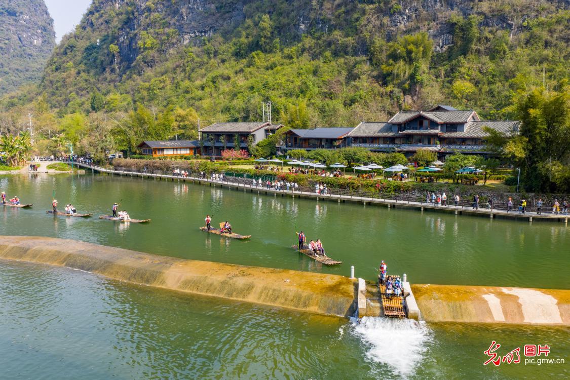 Students hike along Yulong River of S China's Guangxi Students hike along Yulong River of S China's Guangxi