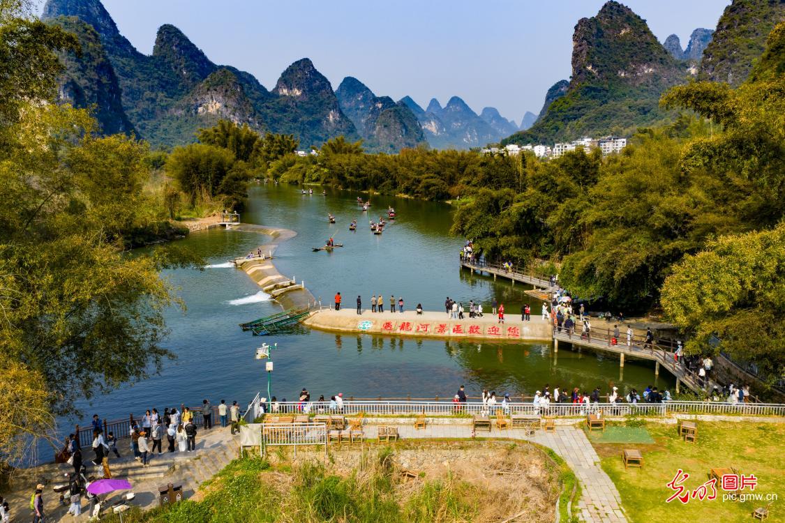 Students hike along Yulong River of S China's Guangxi Students hike along Yulong River of S China's Guangxi