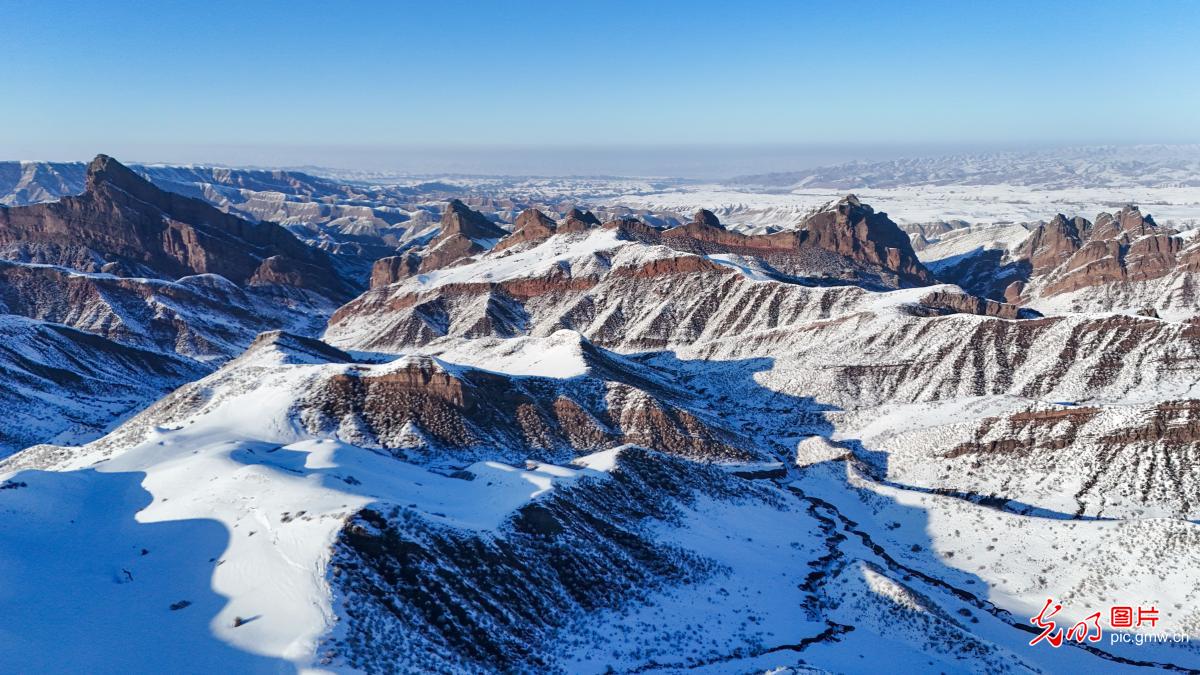Snow blankets Danxia landforms in NW China's Xinjiang Snow blankets Danxia landforms in NW China's Xinjiang