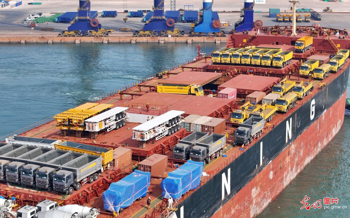 China's foreign trade gains strong momentum in first two months