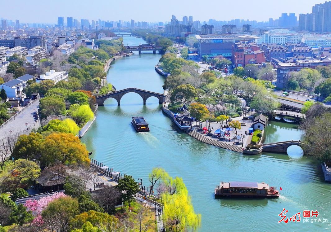 Spring colors grace ancient canal in E China's Jiangsu