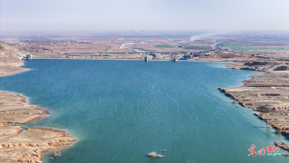 Water storage supports spring farming in Xinjiang