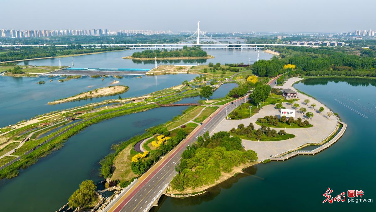 Beautiful spring scenery along Hutuo River in Shijiazhuang