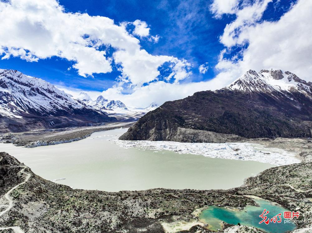 Glaciers and lakes create scenic draw in SW China's Xizang