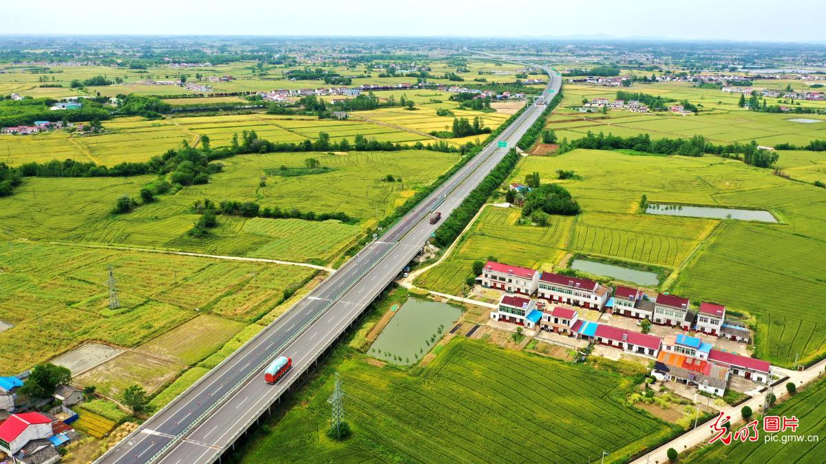 Expressway winds through rural counryside in E China's Anhui