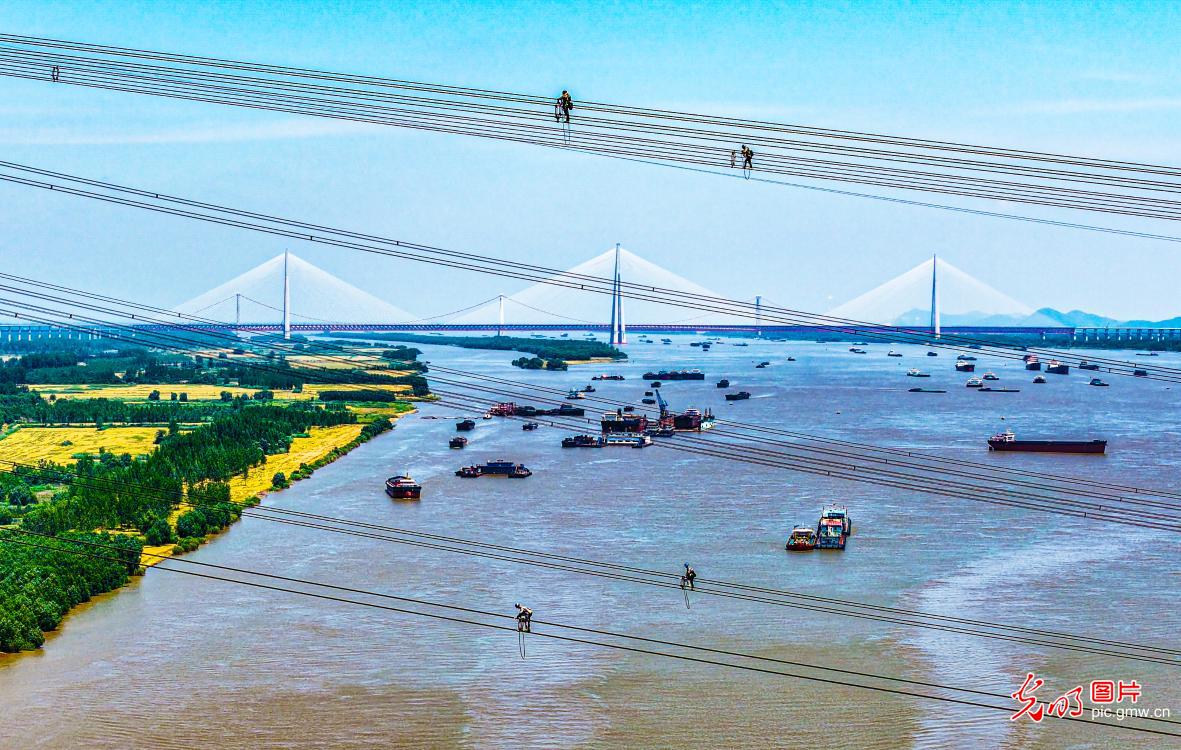 Power transmission inspection conducted in E China's Anhui