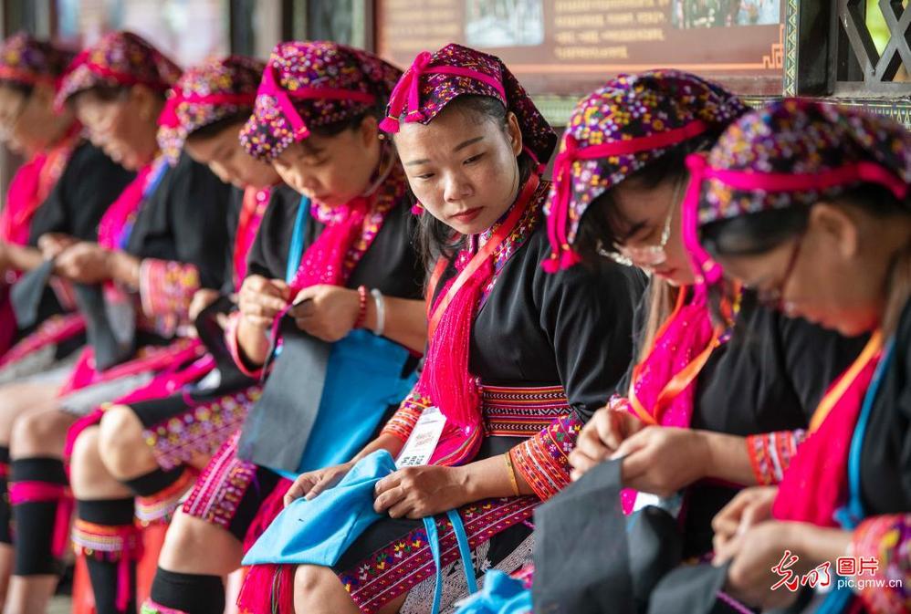 Miao embroidery training provided to drive rural revitalization in S China's Hainan