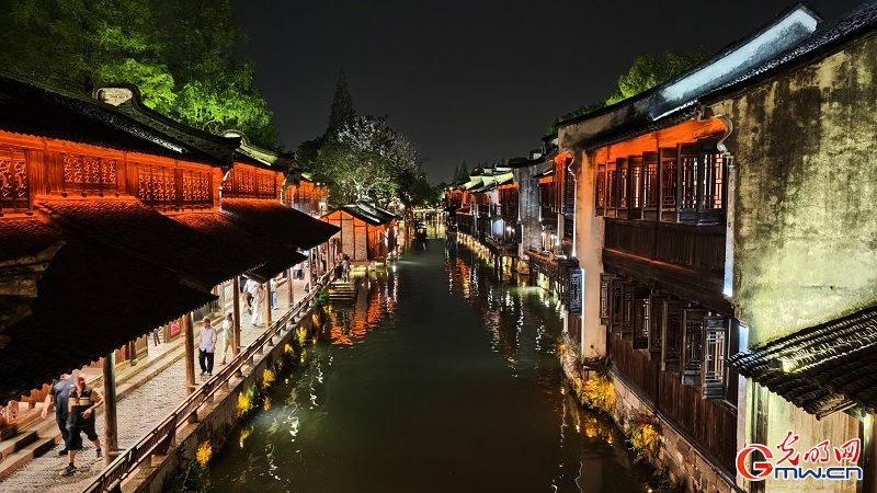 Night scenery glows in Wuzhen Water Town