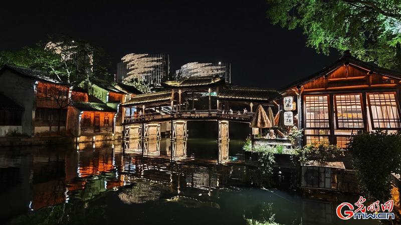 Night scenery glows in Wuzhen Water Town