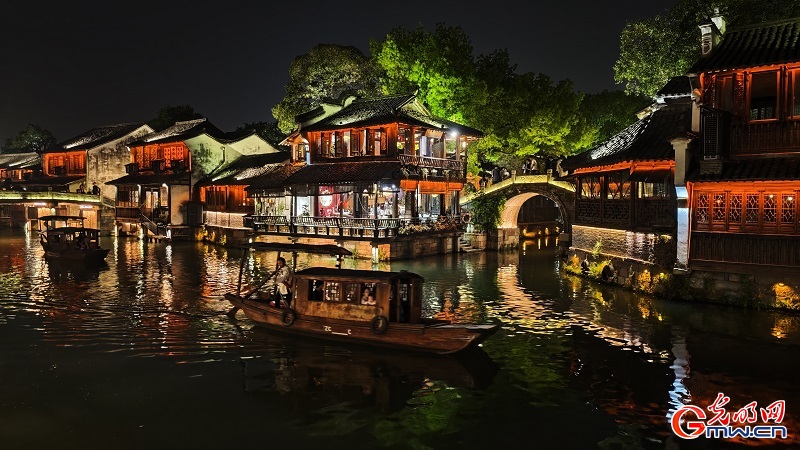 Night scenery glows in Wuzhen Water Town