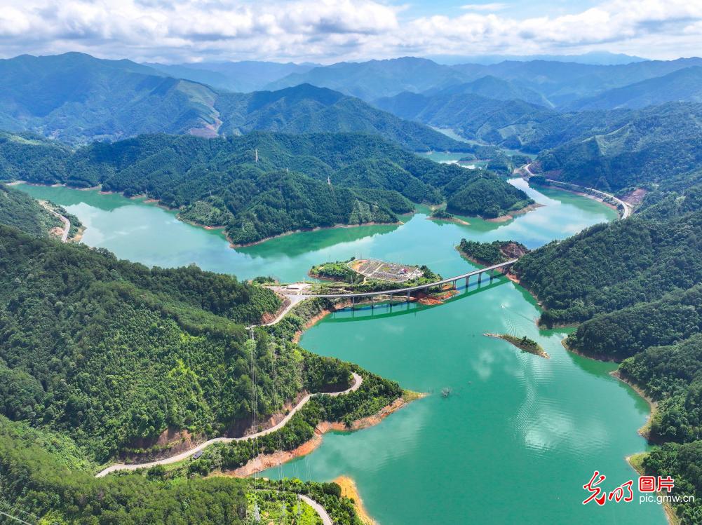 Clear waters and green hills paint summer picture in C China's Hunan