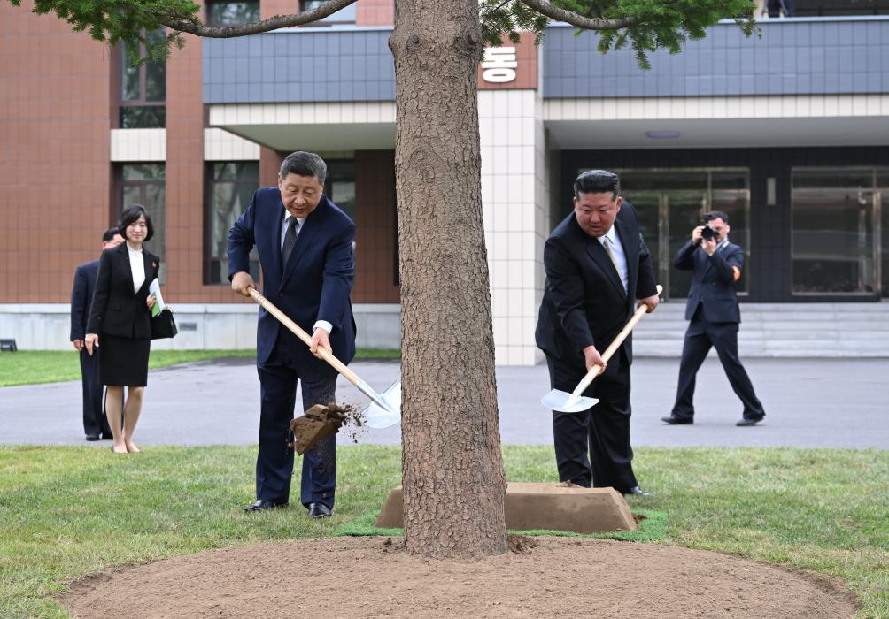 Xi, Kim pledge to carry forward great traditional China-DPRK friendship through generations