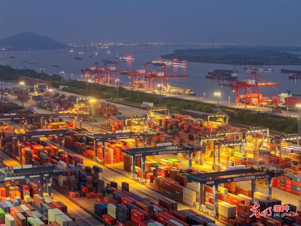 Busy port operations in E China's Jiangsu