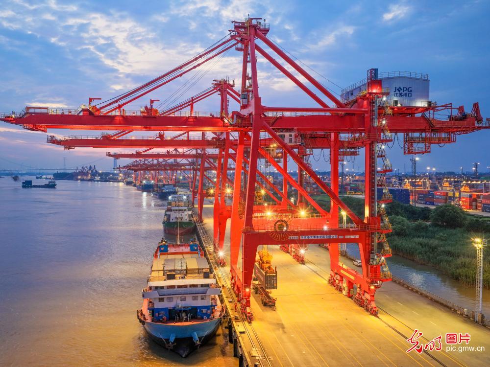 Busy port operations in E China's Jiangsu