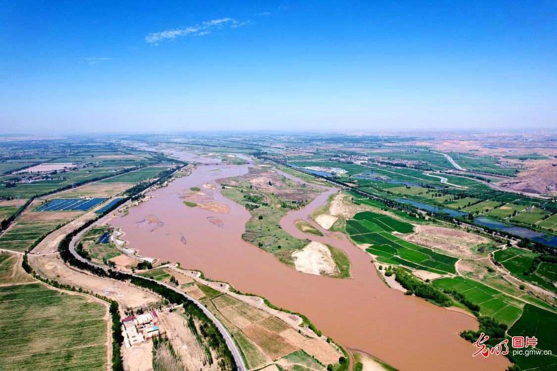 Scenic view along the Yellow River Scenic view along the Yellow River