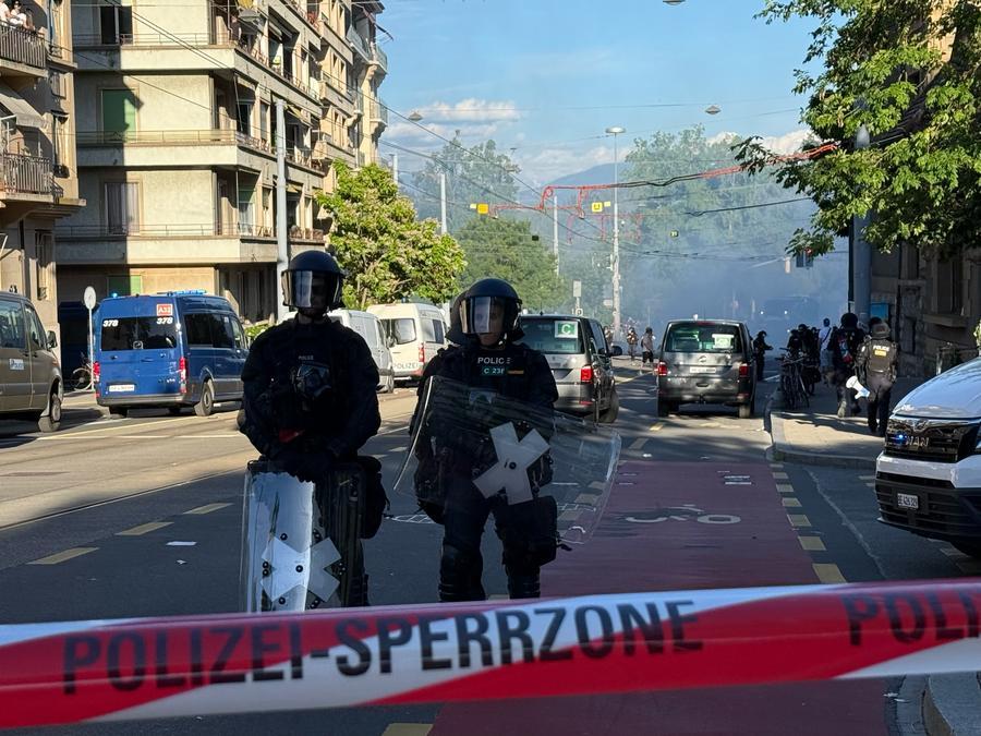 G7 summit kicks off against backdrop of massive protest