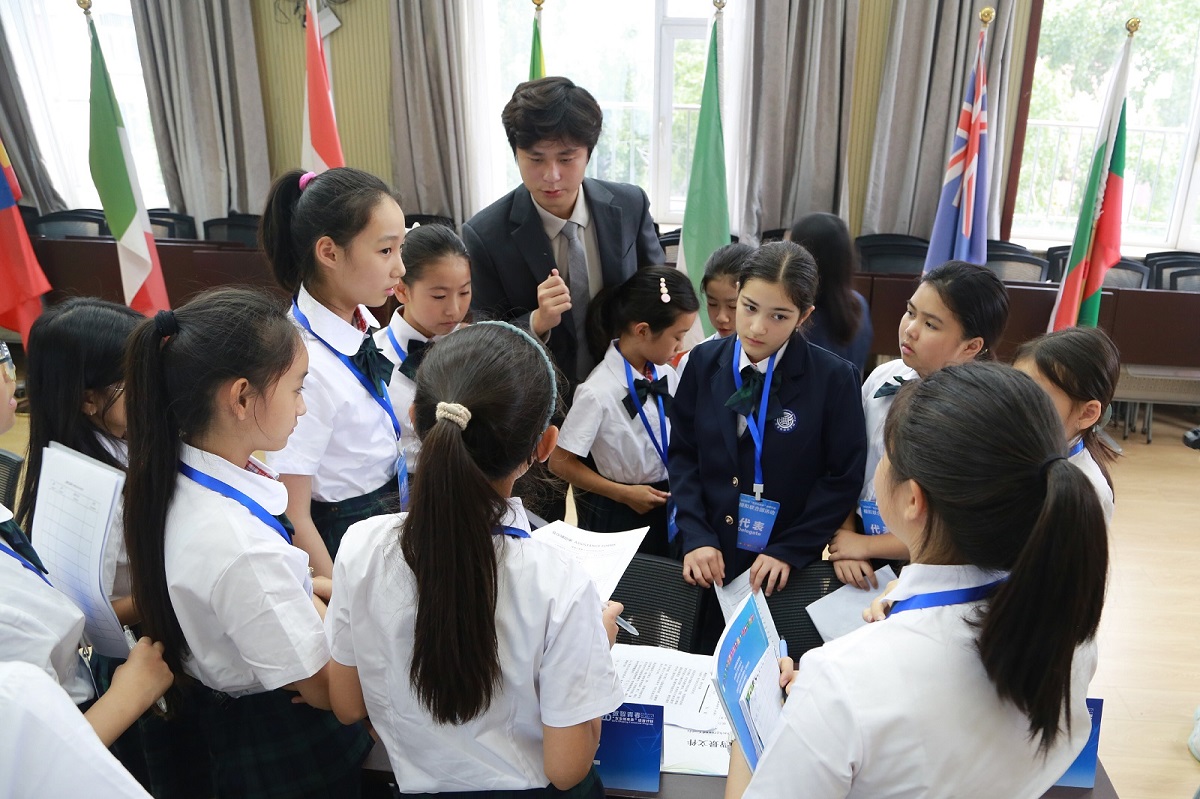 Young delegates share global governance ideas at Model United Nations conference