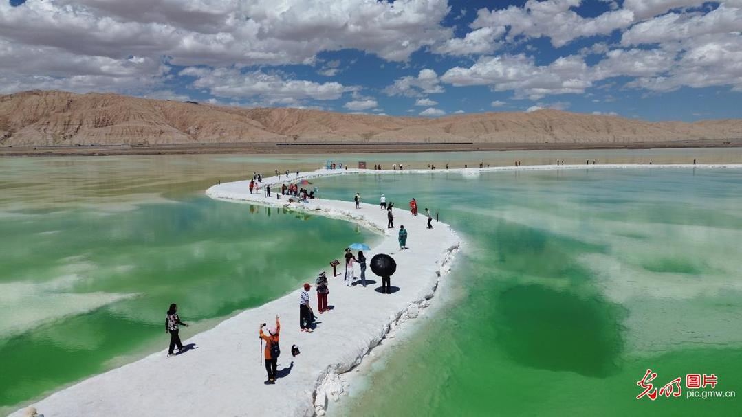 Emerald Lake welcomes visitors in NW China's Qinghai