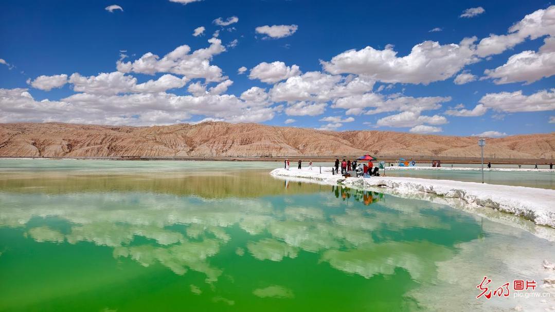 Emerald Lake welcomes visitors in NW China's Qinghai